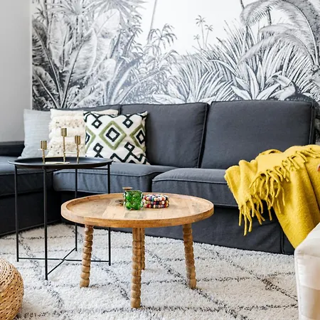 Classic Elegance With Synagogue View By Astoria Lejlighed