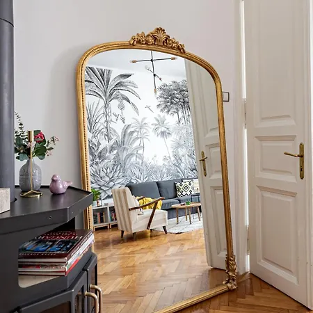 Lejlighed Classic Elegance With Synagogue View By Astoria