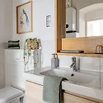 Classic Elegance With 2br, 2bthr By View By Astoria * Budapest