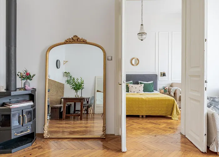 Classic Elegance With 2br, 2bthr By View By Astoria *