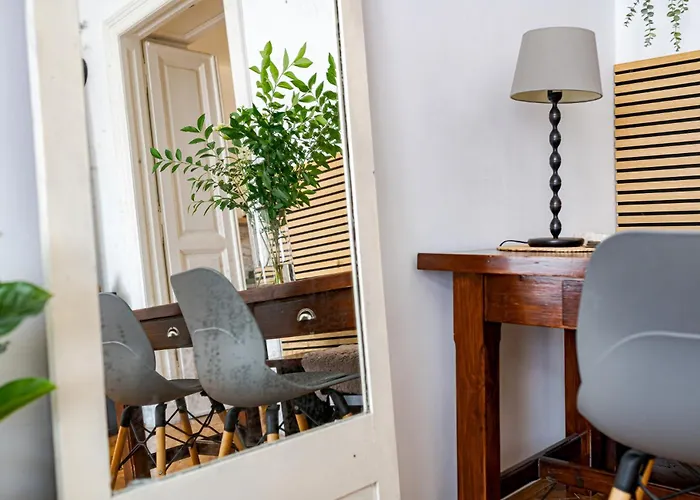 Classic Elegance With 2br, 2bthr By View By Astoria Appartement Budapest
