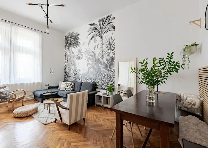 Classic Elegance With 2br, 2bthr By View By Astoria アパート *