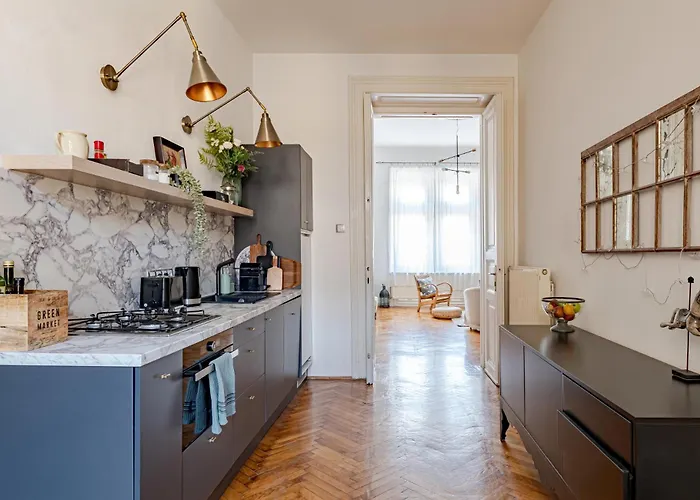 アパート Classic Elegance With 2br, 2bthr By View By Astoria