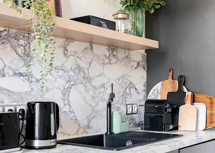 Classic Elegance With 2br, 2bthr By View By Astoria *