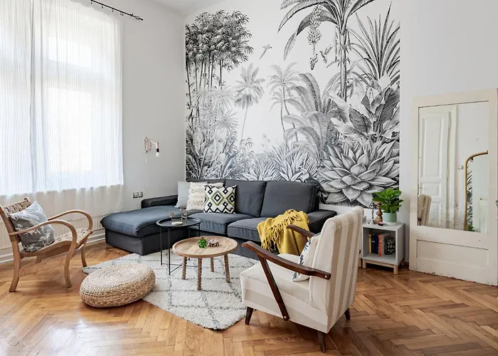 Classic Elegance With 2br, 2bthr By View By Astoria ブダペスト