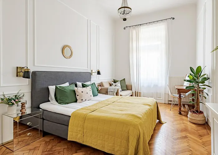 アパート Classic Elegance With 2br, 2bthr By View By Astoria ブダペスト