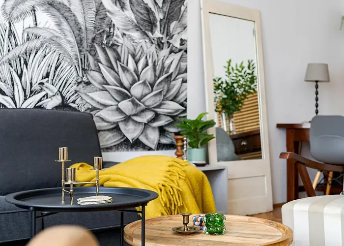 Apartment Classic Elegance With 2br, 2bthr By View By Astoria