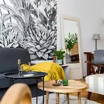 Apartment Classic Elegance With 2br, 2bthr By View By Astoria
