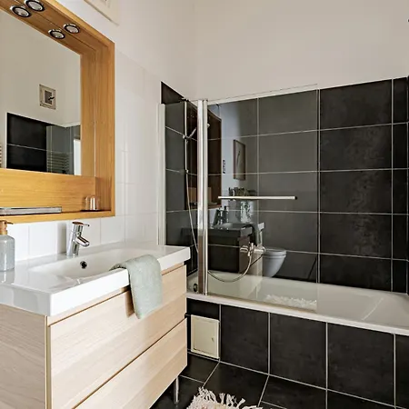 Classic Elegance With 2br, 2bthr By View By Astoria