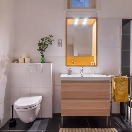 דירה Classic Elegance With Synagogue View By Astoria